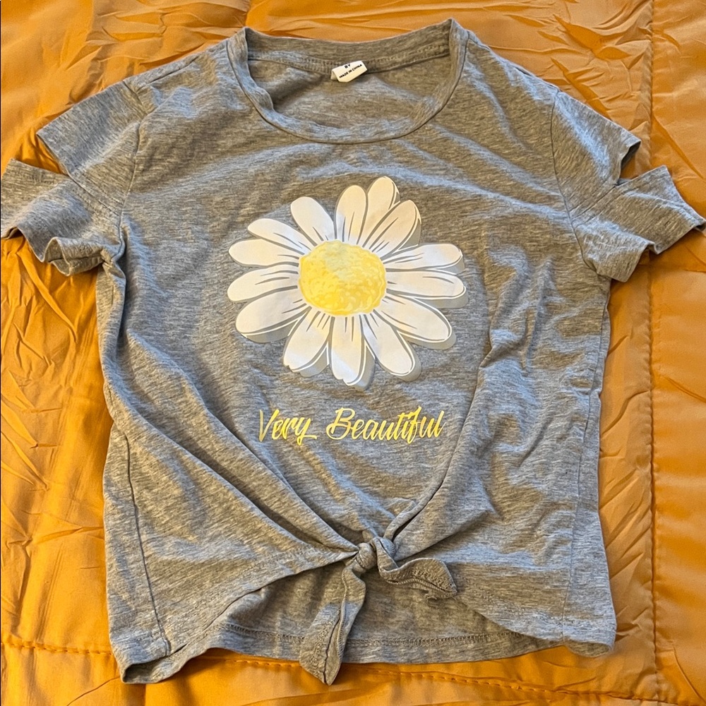 SHEIN Heather Gray Tee with Daisy and Text
